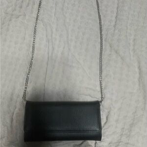 Chic Black Leather Crossbody Bag with Silver Chain